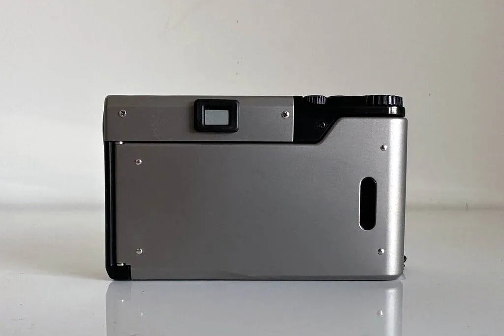Back of the contax t3